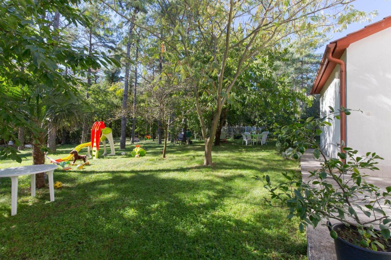 Hotel House Kontus Plomin Exterior foto
