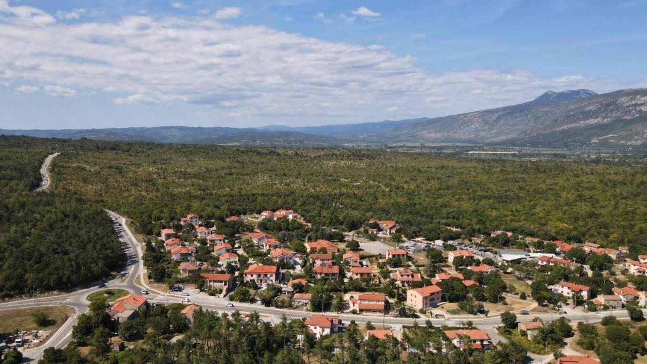 Hotel House Kontus Plomin Exterior foto