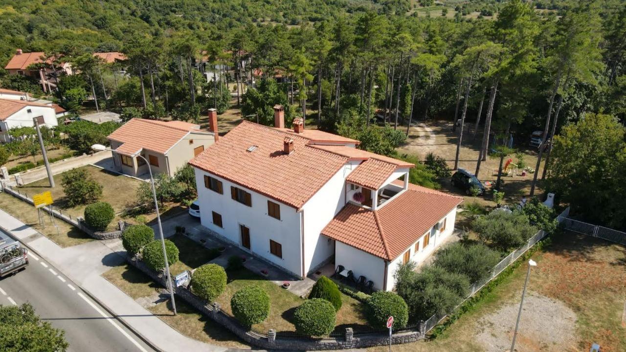 Hotel House Kontus Plomin Exterior foto